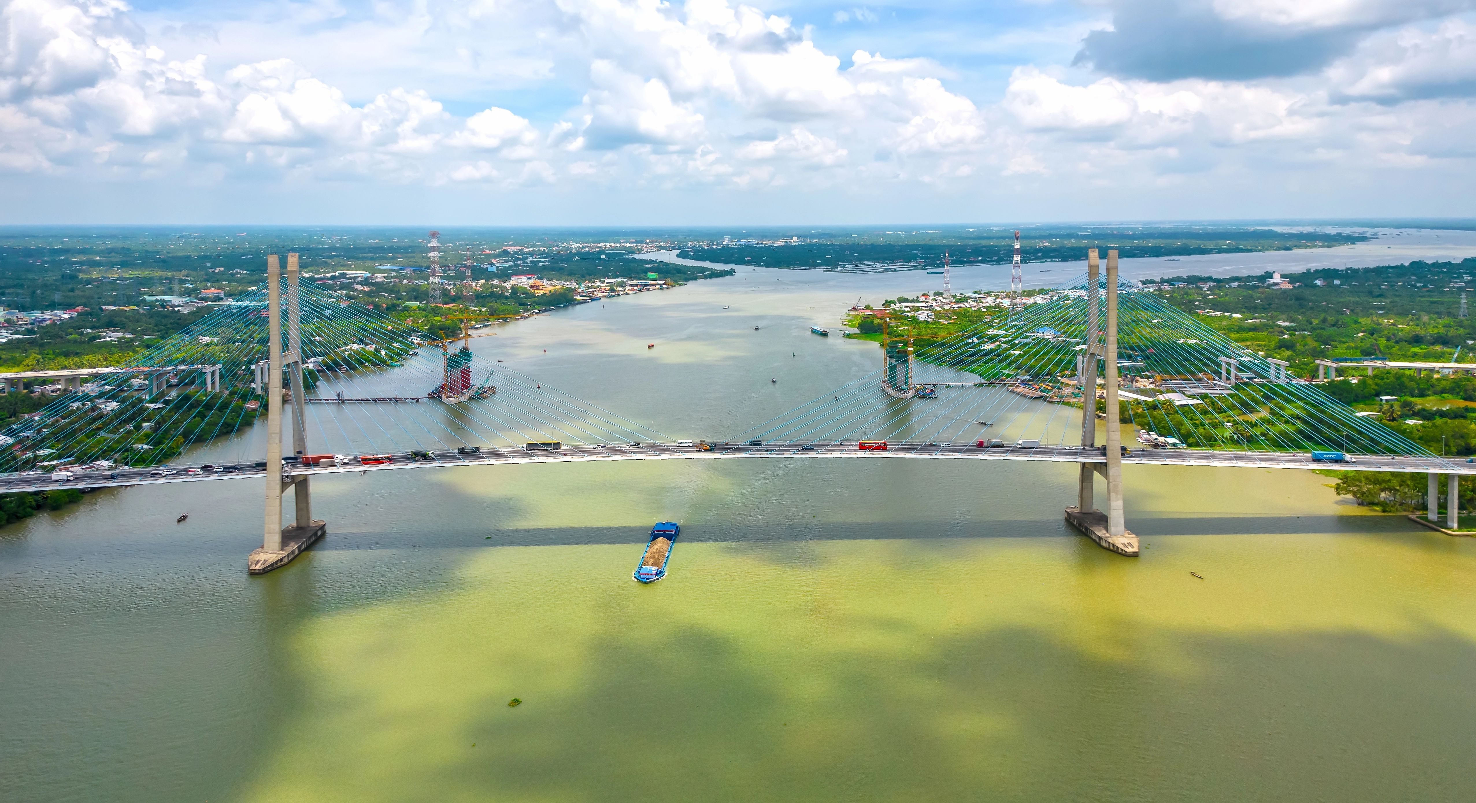 Tiền River