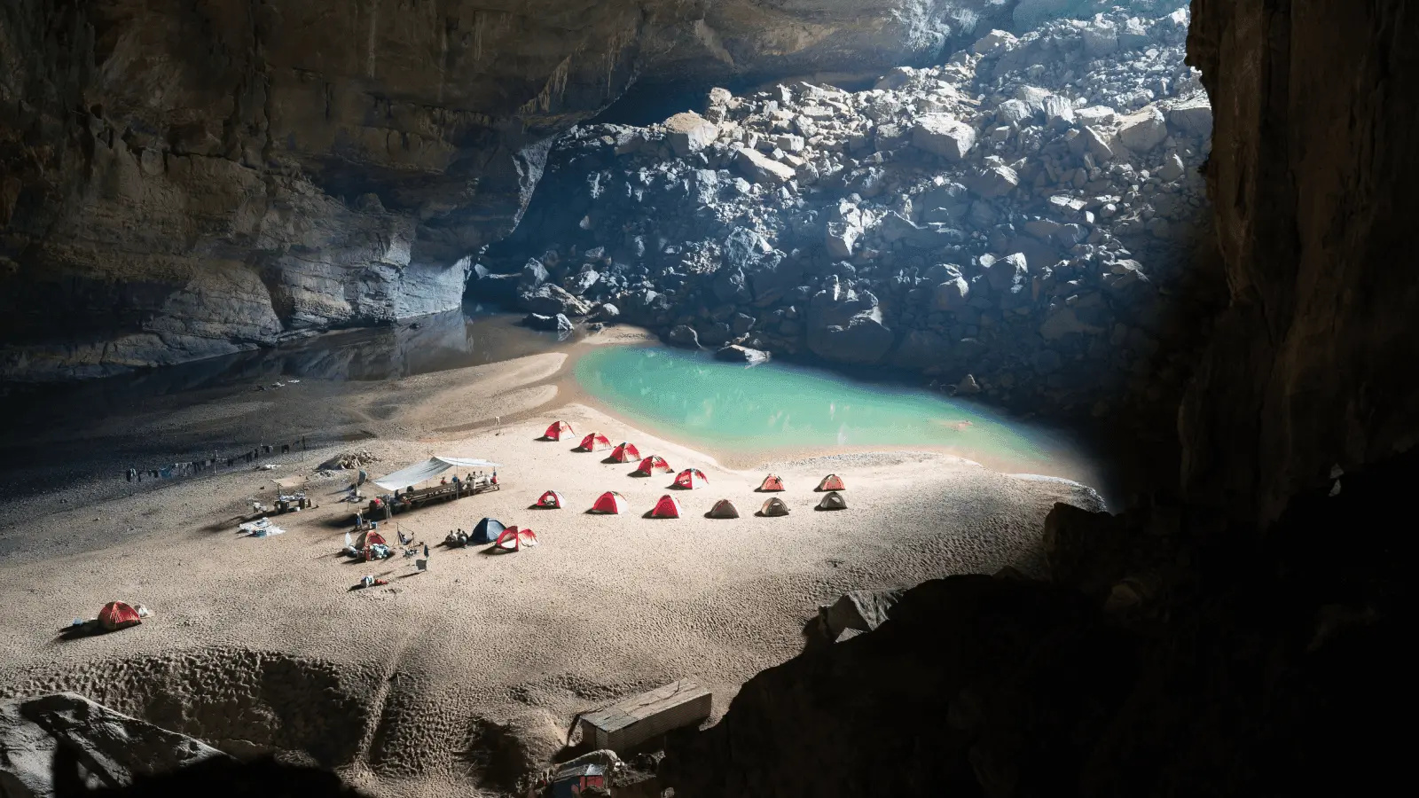 Tp. Hồ Chí Minh (SGN) to Đồng Hới (VDH)